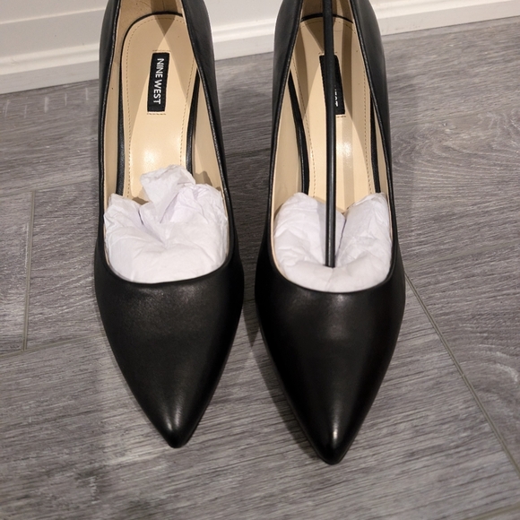 Nine West Pump - Picture 5 of 9